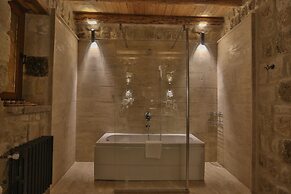 Acropolis Cave Suite