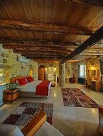 Acropolis Cave Suite
