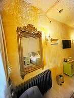 Acropolis Cave Suite