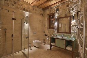 Acropolis Cave Suite