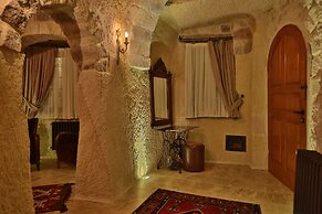 Acropolis Cave Suite