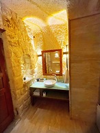 Acropolis Cave Suite