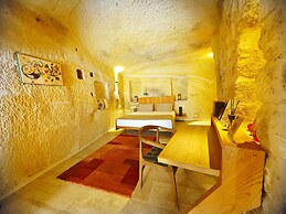 Acropolis Cave Suite