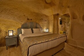 Acropolis Cave Suite