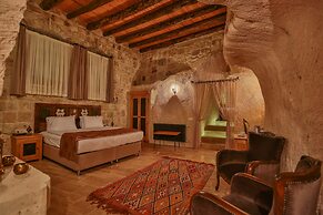 Acropolis Cave Suite