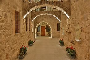 Acropolis Cave Suite