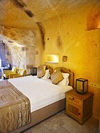 Acropolis Cave Suite