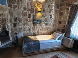 Acropolis Cave Suite