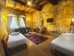 Acropolis Cave Suite