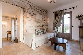 Athina Studios & Suites
