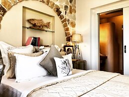 Athina Studios & Suites