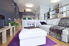 MSB Gracia Pool Terrace Center