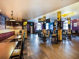 OYO The Arch, Wembly Stadium