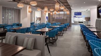 Holiday Inn Express & Suites Orlando at SeaWorld by IHG