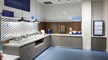 Holiday Inn Express & Suites Orlando at SeaWorld by IHG