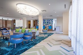 Holiday Inn Express & Suites Orlando at SeaWorld by IHG