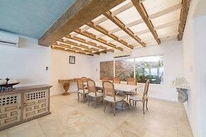 Exclusiva Villa con Acceso Directo a la Playa