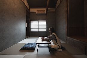 Traditional Apartment - Hostel