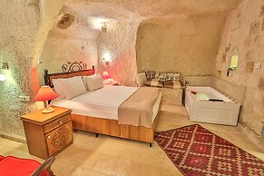 Bedrock Cave Hotel - Adults Only