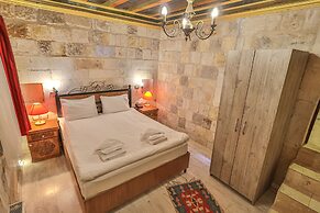Bedrock Cave Hotel - Adults Only