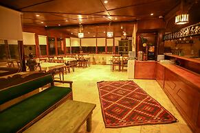 Bedrock Cave Hotel - Adults Only