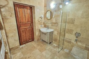 Bedrock Cave Hotel - Adults Only