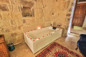 Bedrock Cave Hotel - Adults Only