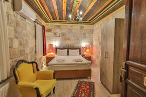 Bedrock Cave Hotel - Adults Only