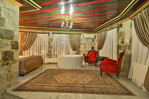 Bedrock Cave Hotel - Adults Only