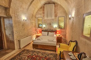 Bedrock Cave Hotel - Adults Only