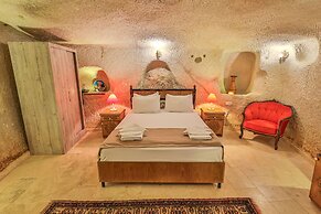 Bedrock Cave Hotel - Adults Only