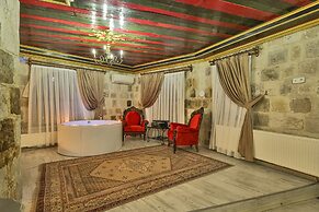 Bedrock Cave Hotel - Adults Only