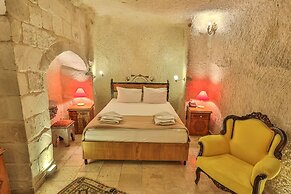 Bedrock Cave Hotel - Adults Only