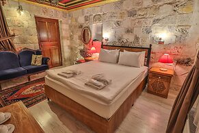 Bedrock Cave Hotel - Adults Only