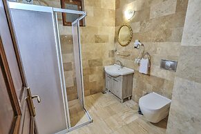 Bedrock Cave Hotel - Adults Only