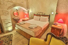Bedrock Cave Hotel - Adults Only