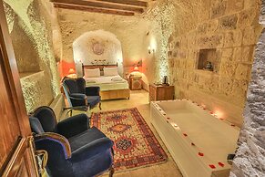 Bedrock Cave Hotel - Adults Only