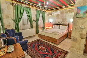 Bedrock Cave Hotel - Adults Only