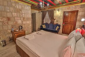 Bedrock Cave Hotel - Adults Only