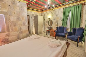 Bedrock Cave Hotel - Adults Only