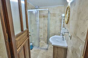 Bedrock Cave Hotel - Adults Only