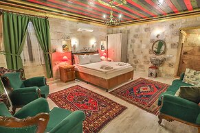 Bedrock Cave Hotel - Adults Only