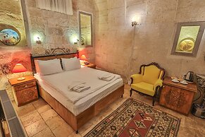 Bedrock Cave Hotel - Adults Only