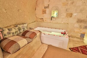 Bedrock Cave Hotel - Adults Only