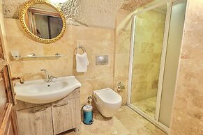 Bedrock Cave Hotel - Adults Only