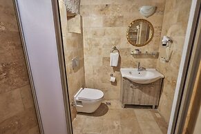 Bedrock Cave Hotel - Adults Only