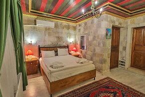 Bedrock Cave Hotel - Adults Only