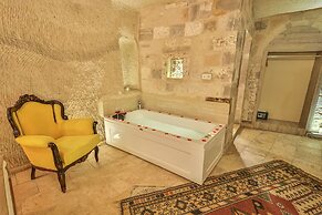 Bedrock Cave Hotel - Adults Only