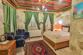 Bedrock Cave Hotel - Adults Only