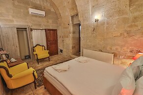 Bedrock Cave Hotel - Adults Only
